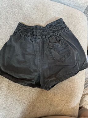 aerie Black High-Waist Elastic Short with Back Pocket